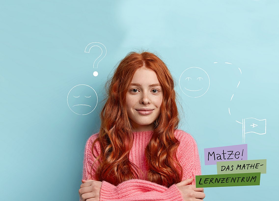 Person dunklere Hautfarbe, Brille und grüner Hoodie, Rucksack über rechte Schulter gehängt, vor einfarbigen hellblauen Hintergrund mit Matheicons, Schriftzug auf farbigen Balken "MatZe! Das Mathelernzentrum"